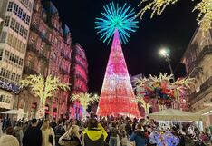 Ciudad brilla con millones de luces led por Navidad y turistas llegan en mancha