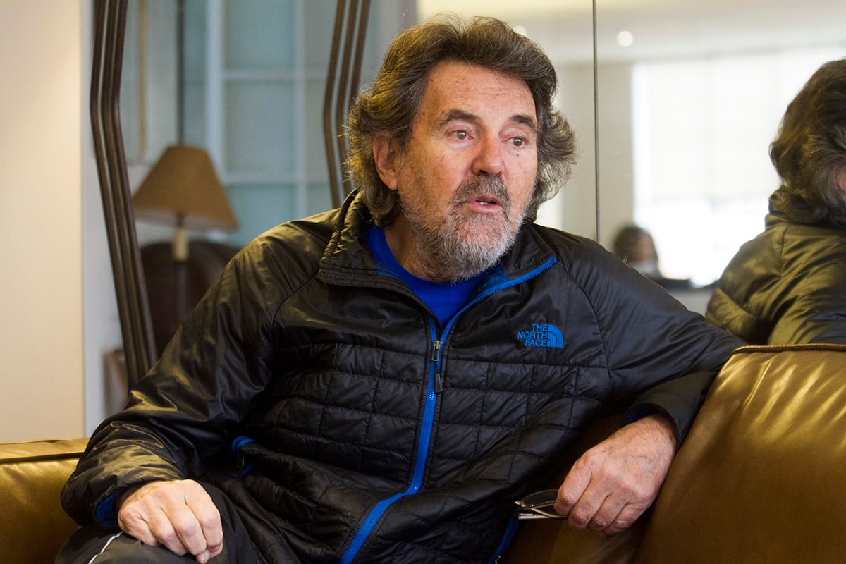 Francisco Lombardi Oyarzu, fue desde niño un apasionado por el cine y la literatura, Lombardi publicó sus primeras críticas de cine en la revista escolar Cine Estudio, del Colegio de la Inmaculada de Lima. Esa publicación lo vinculó con el grupo editor de la revista de crítica cinematográfica 'Hablemos de Cine', donde también difundió varias expresiones determinantes. Estudió en la Escuela de Cine de la Universidad Nacional del Litoral en Santa Fe, Argentina, hasta que la institución fue intervenida por el gobierno militar; luego retornaría al Perú, para hacer estudios de cine en la Universidad de Lima.