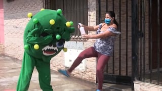 Facebook: Vecinas de Carabayllo espantan a patadas y escobazos al ‘coronavirus’ | VIDEO