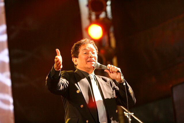 Rulli Rendo, el exitoso artista  y ganador de numerosos reconocimientos a lo largo de su carrera, toda una institución en el mundo musical, hoy cumple 77 años de edad y continúa vigente, siempre con música de la nueva ola y los clásicos "popurrís" que hicieron bailar, a toda una generación. ¡Feliz cumpleaños Rulli!  Foto: GEC Archivo