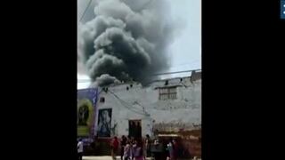 Cercado de Lima: al menos 10 unidades de bomberos tratan de controlar incendio en vivienda 