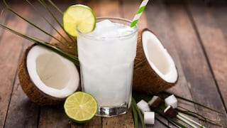 Comer para vivir: Agua de coco para hidratarse