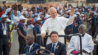 Papa León XIV llama al triunfo del amor, no de la guerra, y Trump amenaza con arrasar Irán