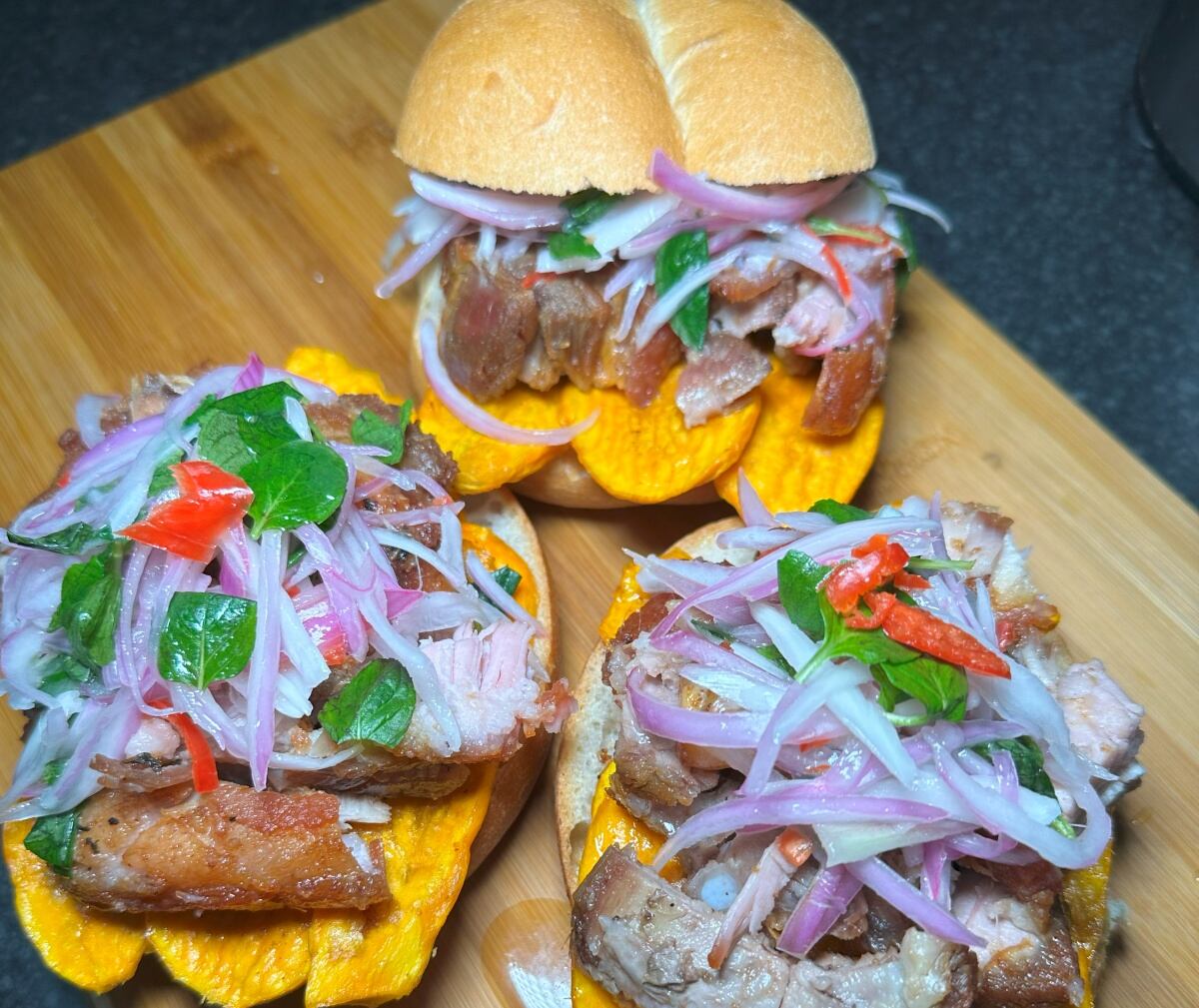 Pan con chicharrón.