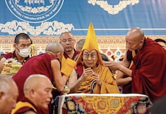 Discuten para decidir en qué niño volverá a nacer el dalai lama, según creencia budista tibetana