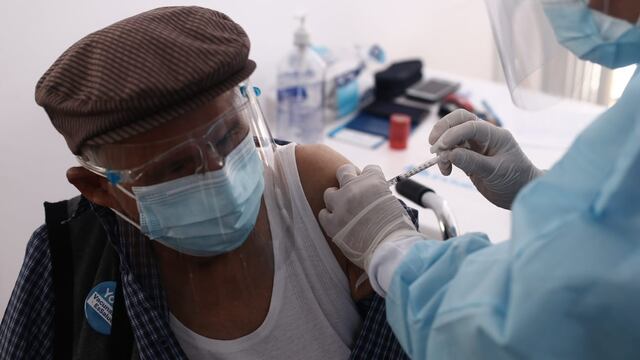 Loreto: Vacunarán contra el COVID-19 a más de 5 mil adultos mayores de Pensión 65