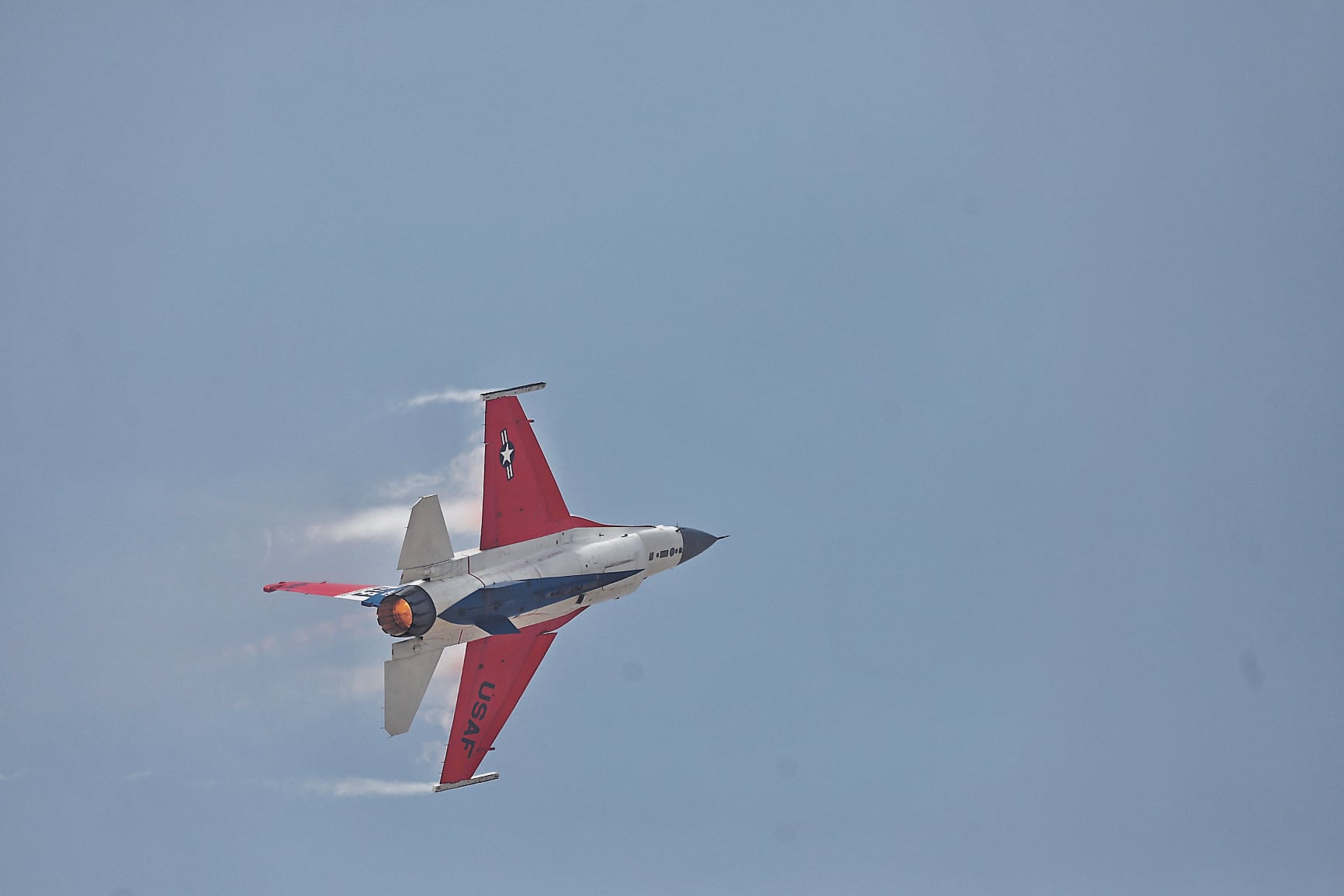 Un F-16 Block 50 (inferior al Block 70 comprado por Perú) se exhibió ayer en Lima. Foto: Antonio Melgarejo/ @photo.gec