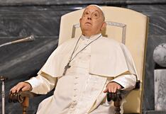 Papa Francisco lucha contra neumonía bilateral que lo mantiene hospitalizado