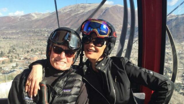 Michael Douglas reaparece esquiando con Catherine Zeta-Jones