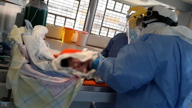 Puno: Médicos de hospital regional atienden con éxito el tercer parto por cesárea de madre con COVID-19