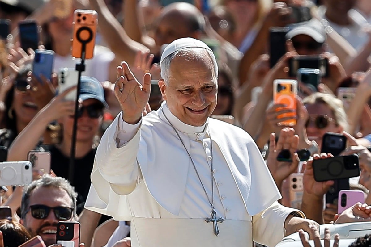 El papa León XIV llega para presidir su audiencia general semanal en la Plaza de San Pedro, Ciudad del Vaticano, el 17 de junio de 2026. (Angelo Carconi / EFE)