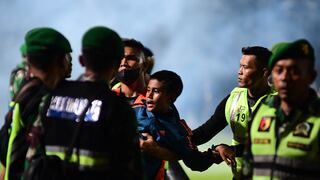Disturbios en partido de fútbol en Indonesia deja al menos 125 muertos