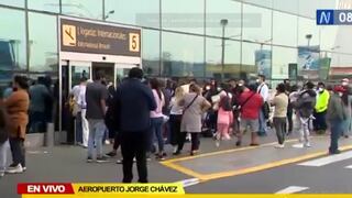 Aeropuerto Jorge Chávez: Migraciones no puede imprimir pasaportes y pasajeros pierden y reprograman vuelos  