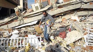 Terremoto de 7,7 sacude Pakistán y causa al menos 150 muertos