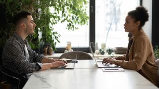 ¿Te cuesta lograr un “sí” en el trabajo? Tres formas de ganar influencia laboral