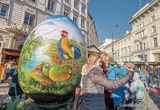 Inmensos huevos de pascua son decorados con tal calidad que se convierten en obras de arte