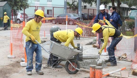 Los obreros de la Municipalidad de Lima ya comenzaron con la canalización de fibra óptica y la implementación de cajas de paso. (Difusión)