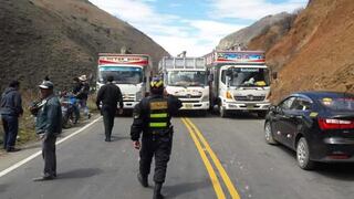 “Necesitamos que liberen las vías”, exigen conductores varados en la Panamericana Sur 