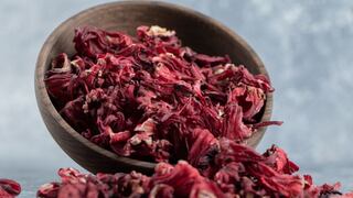 Comer para vivir: Beneficios y riesgos de la flor de Jamaica