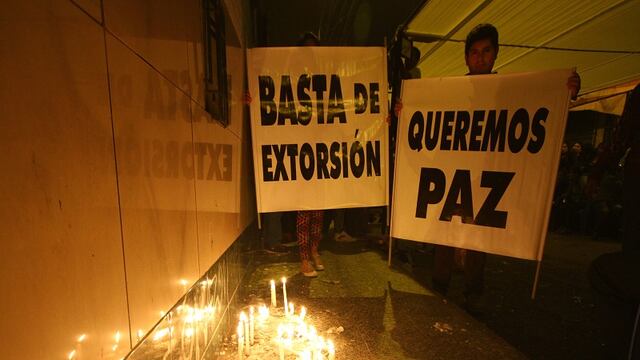 Realizan vigilia tras muerte de policía en Villa El Salvador