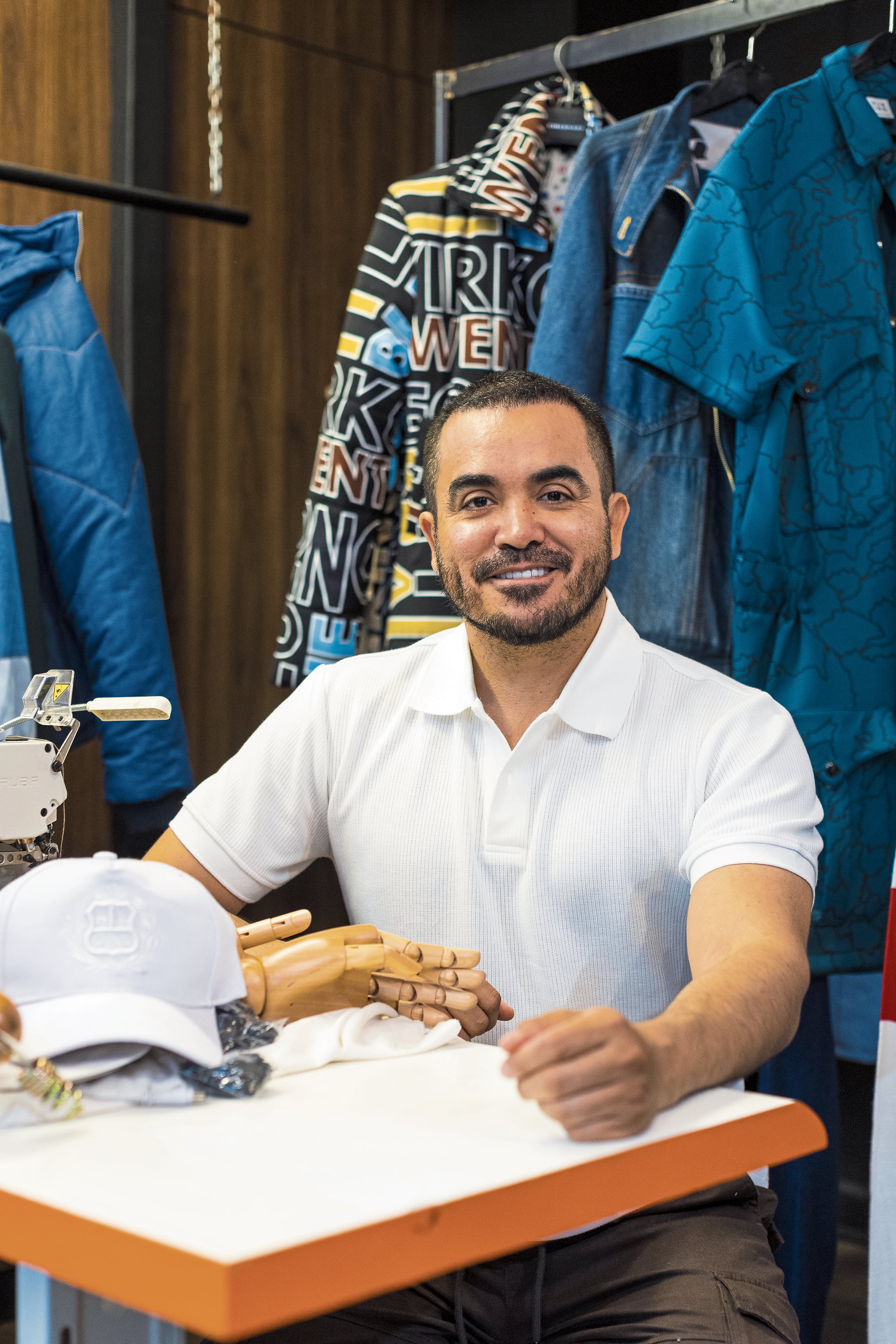 Yirko Sivirich empezó desde abajo en el mundo de la moda / FOTOS: MARIO ZAPATA N. / @PHOTO.GEC