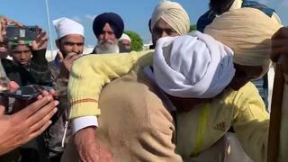 Dos hermanos se reúnen 74 años después de ser separados por partición entre India y Pakistán | VIDEO
