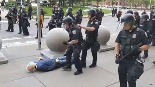 EE.UU.: Imputados dos policías que empujaron a anciano durante protesta en Nueva York