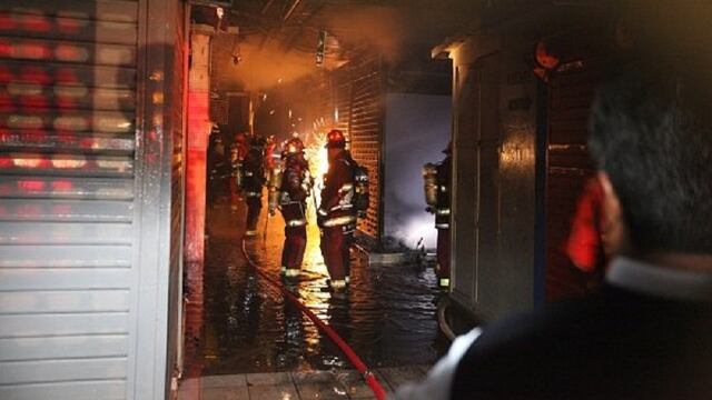 Chimbote: Incendio destruye más de 300 puestos en mercado Dos de Mayo 