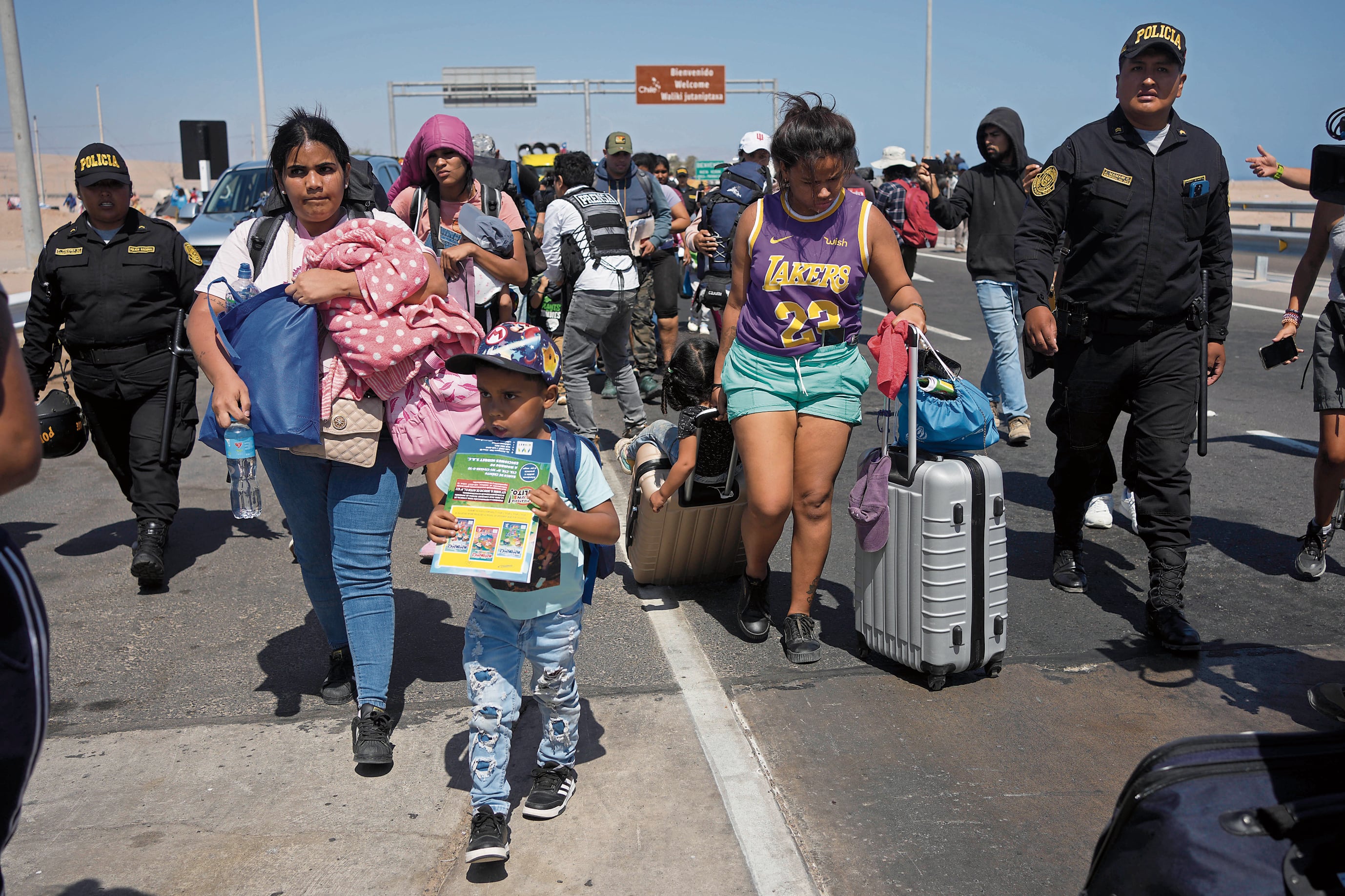 Chile busca deshacerse de sus migrantes venezolanos ilegales a costa del Perú.