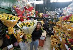 Rayan con bellas flores amarillas al arrancar la primavera