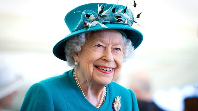 La reina Isabel II desea que Inglaterra gane a Italia y levante la Eurocopa