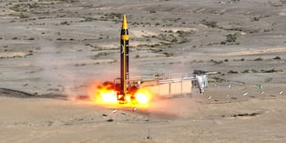 Una imagen proporcionada por el Ministerio de Defensa de Irán muestra las pruebas del misil balístico Khorramshahr de cuarta generación, llamado Khaibar. (AFP).