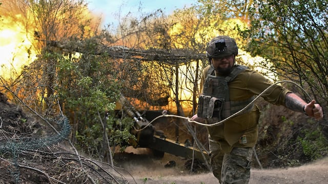 Rusia pierde 200 blindados y envía oleadas de soldados a rodear bastión de resistencia ucraniana
