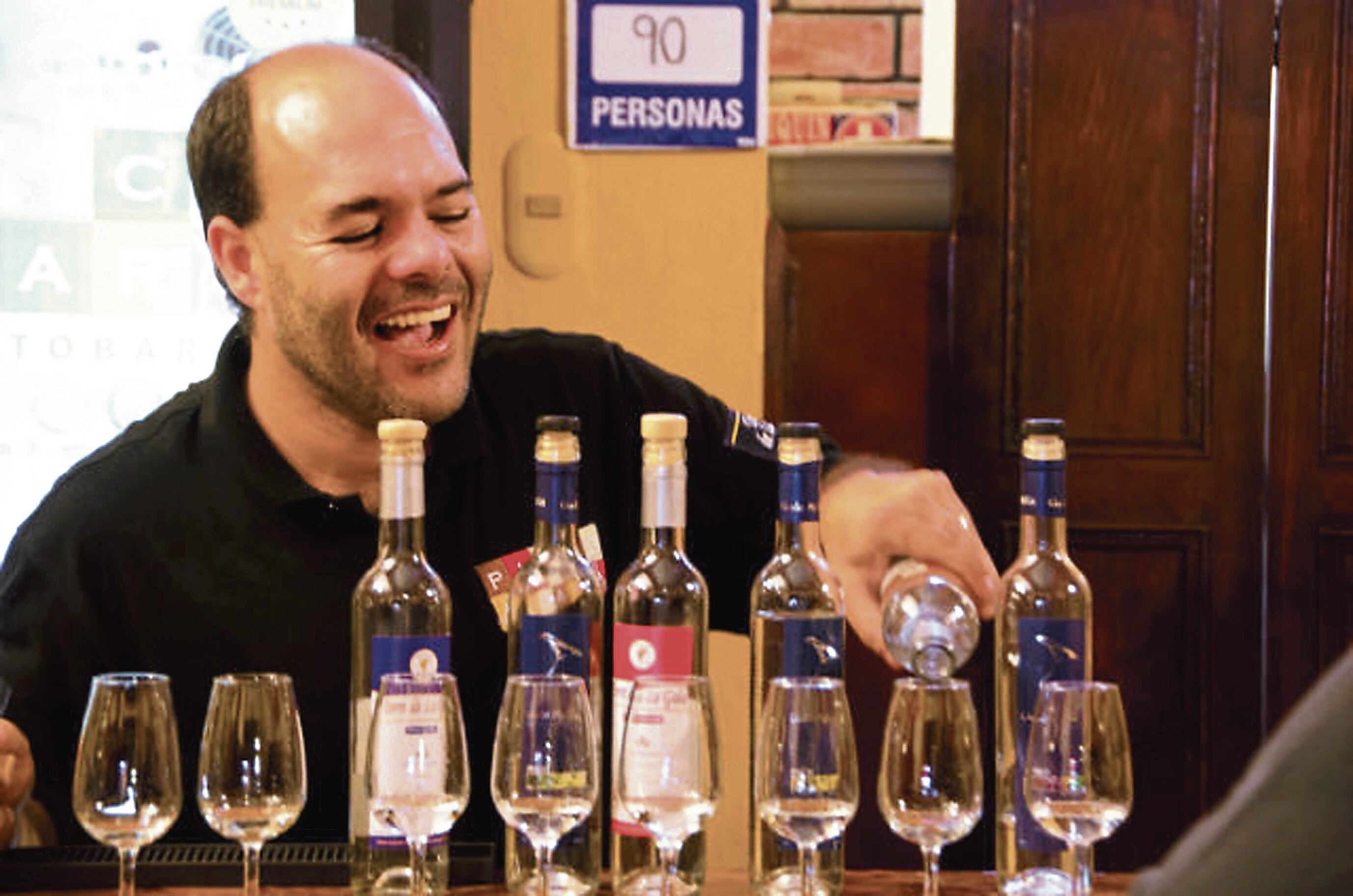 Los chilenos llevan la delantera al Perú en el comercio internacional de su aguardiente que llaman pisco.