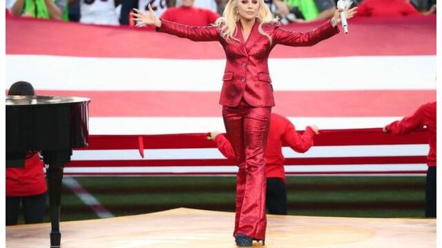 Lady Gaga deja boquiabiertos a fans y asistentes del Super Bowl al cantar el Himno Nacional de Estados Unidos [VIDEO]