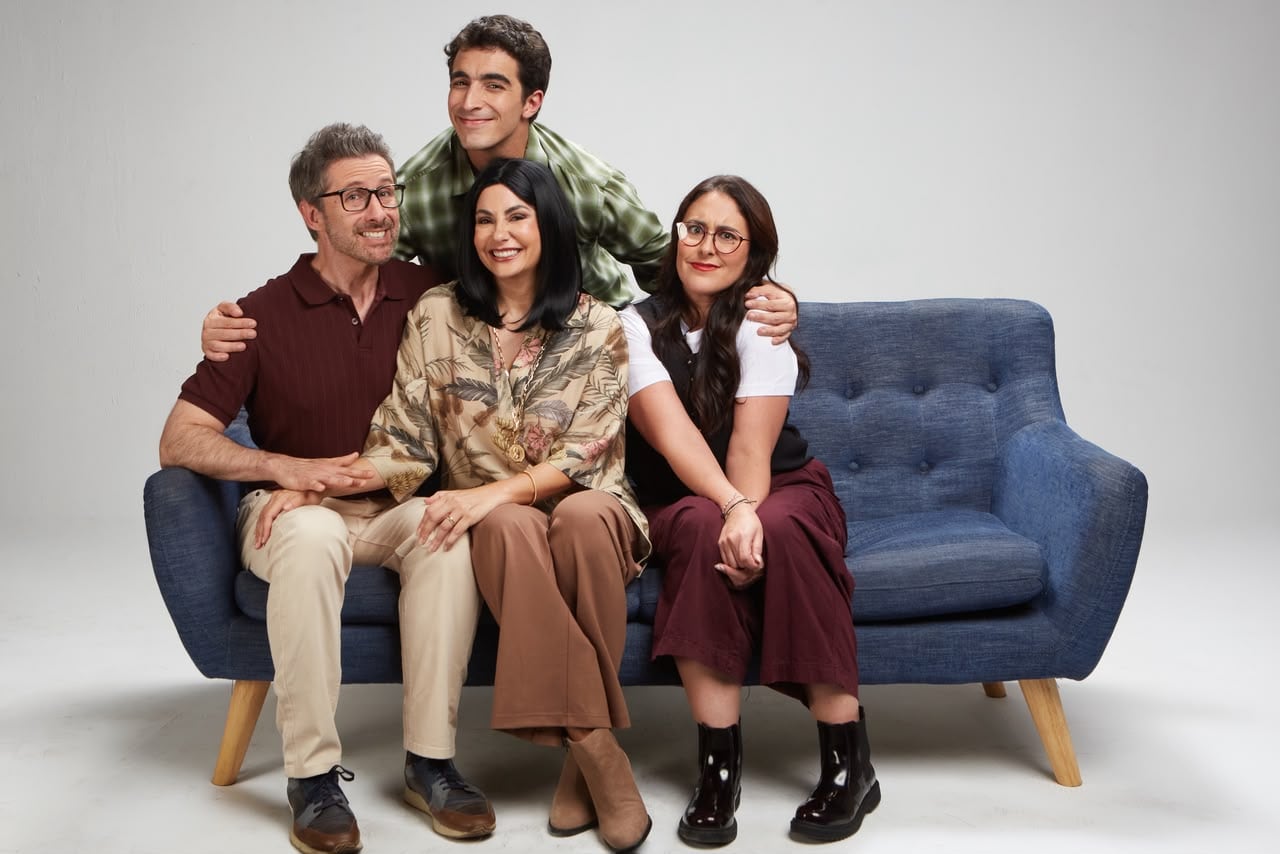 "Una Navidad de Locos" llega a Lima con un elenco integrado por Marco Zunino, Ximena Díaz, Luciana Arispe y Jorge Guerra, bajo la dirección de Ani Alva Helfer y el argentino Peto Menahem. FOTO: Difusión.