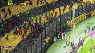 Los barristas de Peñarol y Colón tuvieron fuerte enfrentamiento en el estadio | VIDEO