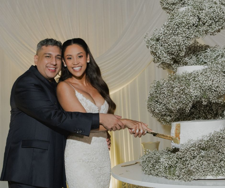 Ricardo Mendoza y Katya Mosquera se casaron el sábado 22 de agosto en una ceremonia íntima en su casa. Foto: Carlos Salazar.