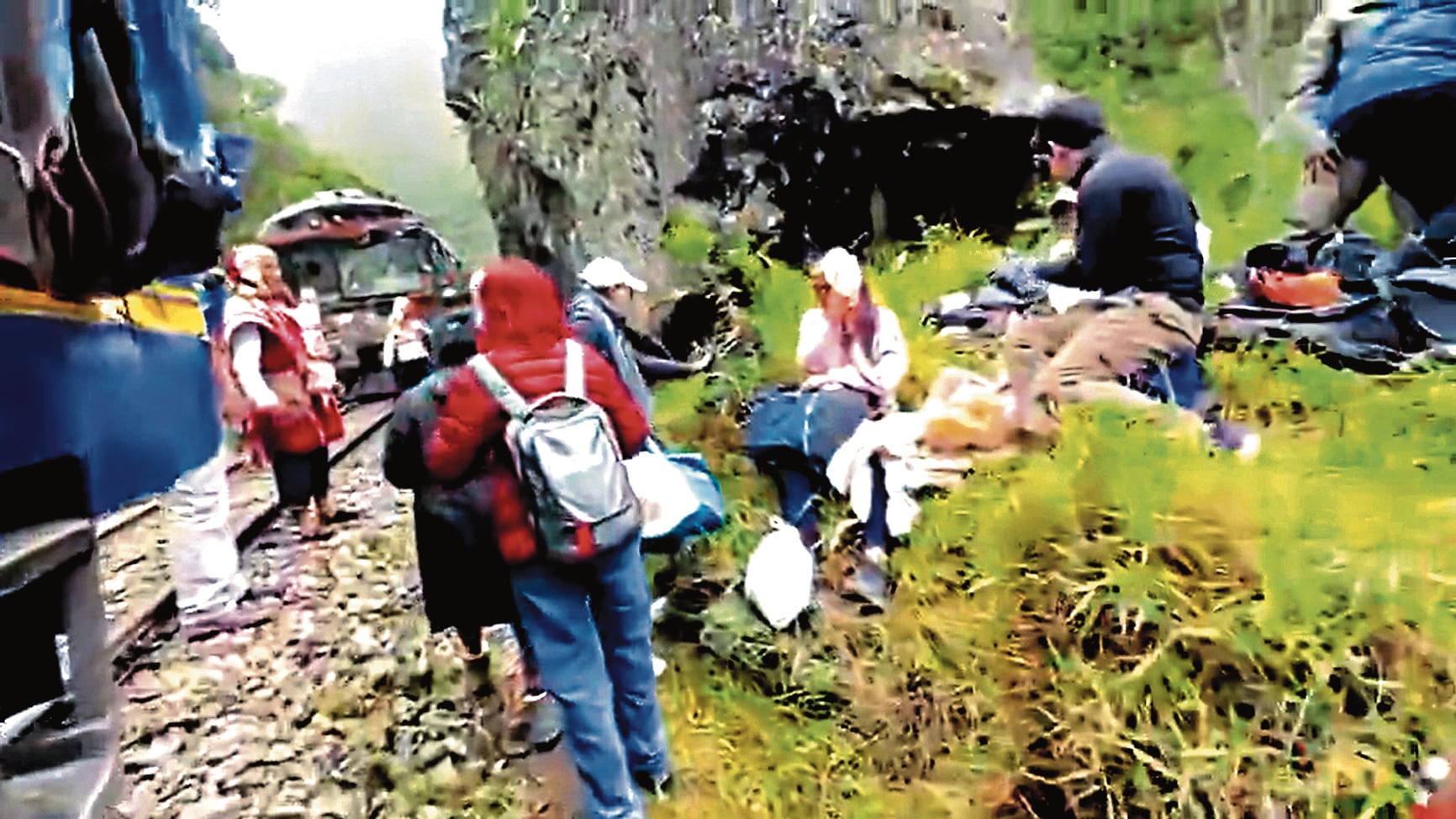 Terrible fue el choque entre dos trenes de las empresas PerúRail e Inca Rail, en Cusco, que dejó varados a cientos de turistas y lugareños.