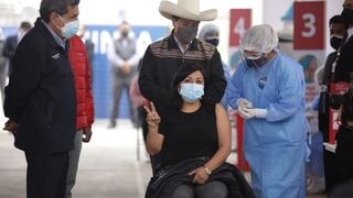 Vacunación a docentes de zonas urbanas: así arrancó la jornada con presencia del presidente Castillo | FOTOS