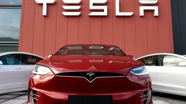 Tesla vende 100 mil de sus autos eléctricos a empresa de renta Hertz y sus acciones se disparan