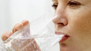 Reino Unido: prohíben comercial de agua embotellada por Coca Cola