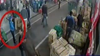 Venezolanos roban 8 mil soles durante asalto a puesto de limones en mercado de Santa Anita | VIDEO