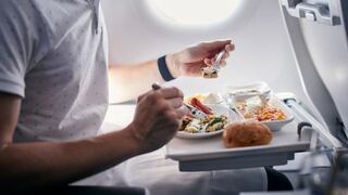 Comer para vivir: Claves para una alimentación segura al viajar