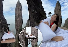 China: pagan para descansar sobre cama en lo alto de acantilado de 100 metros de profundidad