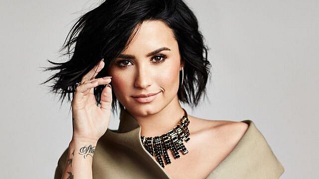 Tía de Demi Lovato a fans: Sigan rezando por ella