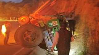 Chofer muere tras perder el control de camión e impactar contra un cerro en Piura 