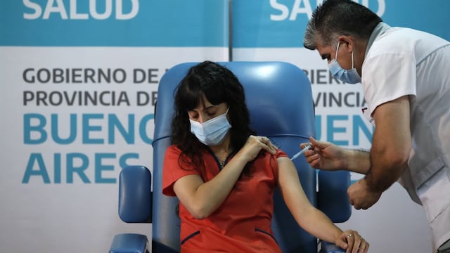 Vacuna rusa contra el Covid-19: Argentina presenta 300 casos adversos tras sus aplicación | VIDEO 