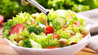 Tres consejos para preparar ensaladas y snacks con aceite de oliva este verano