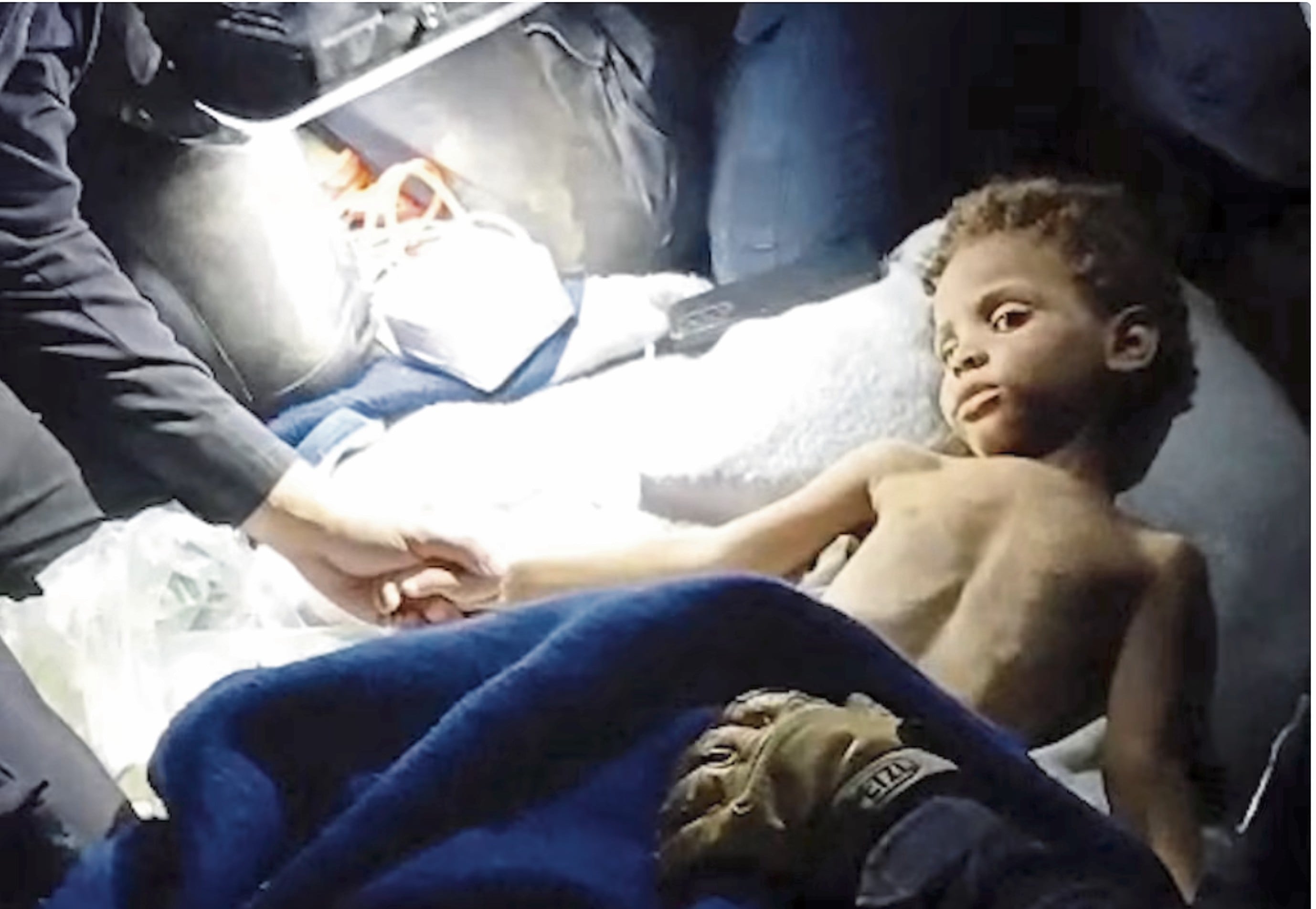 Niño de 3 años de edad sobrevivió casi seis días atrapado bajo los escombros.